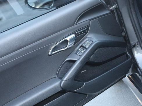Used 2018 Porsche 718 Cayman RWD image 22