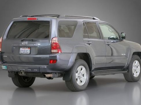 Used 2005 Toyota 4Runner SR5 AWD/4WD image 2