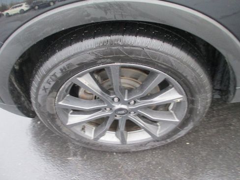 Used 2017 Ford Explorer XLT w/ Equipment Group 202A image 12