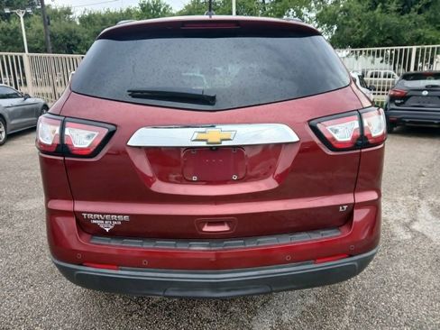 Used 2017 Chevrolet Traverse LT w/ Style and Technology Package FWD image 6
