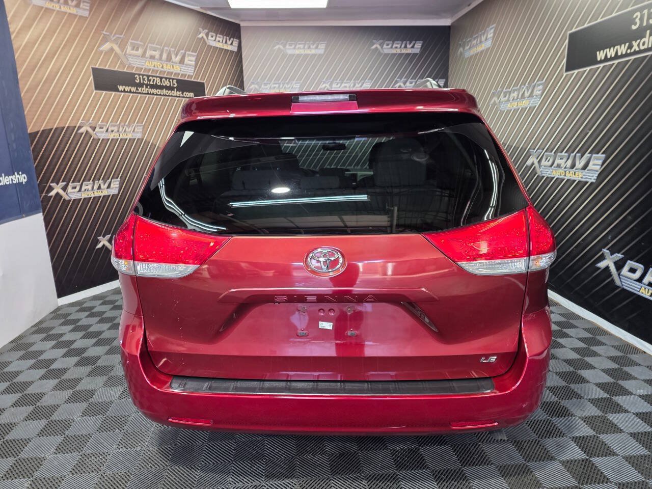 Used 2014 Toyota Sienna LE FWD image 13