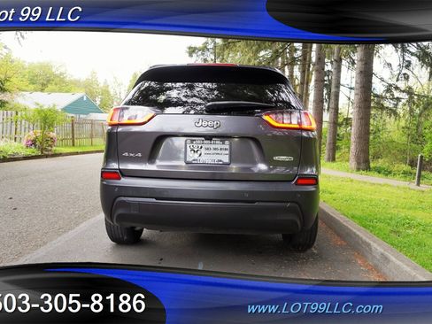 Used 2019 Jeep Cherokee Latitude Plus w/ Cold Weather Group AWD/4WD image 10