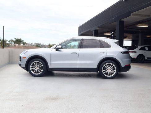Certified 2025 Porsche Cayenne AWD/4WD image 2