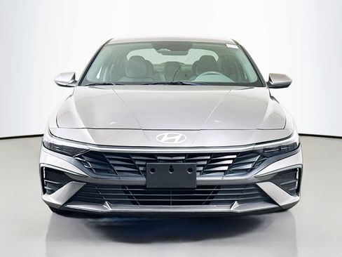 Used 2024 Hyundai Elantra SEL FWD image 2