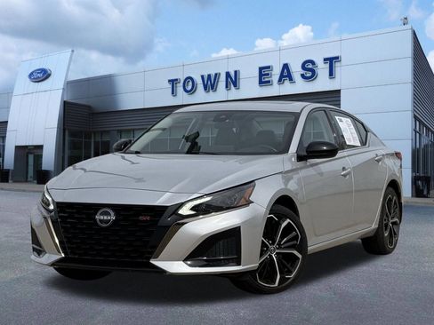 Used 2024 Nissan Altima 2.5 SR w/ SR Premium Package image 1