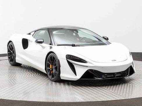 Used 2023 McLaren Artura RWD image 38