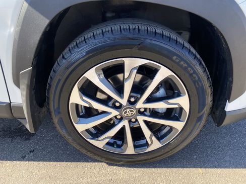 Used 2023 Toyota Corolla Cross XLE w/ Convenience Package image 22