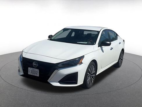 Used 2025 Nissan Altima 2.5 SV image 7