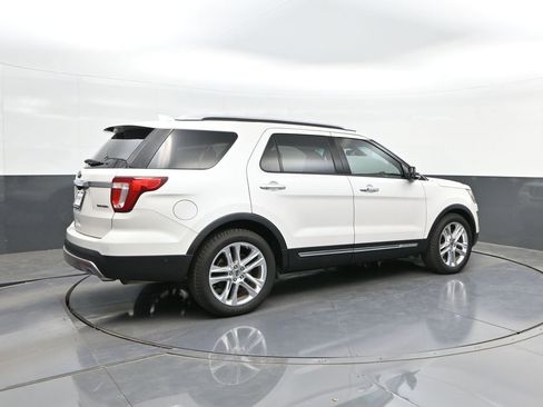 Used 2016 Ford Explorer Limited w/ Equipment Group 301A FWD image 15