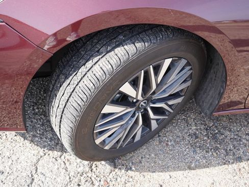 Used 2024 Nissan Altima 2.5 SV FWD image 13