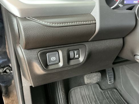 Used 2022 GMC Acadia SLT w/ Preferred Package image 30