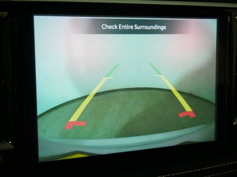 Used 2023 Chrysler Pacifica Limited AWD/4WD image 31