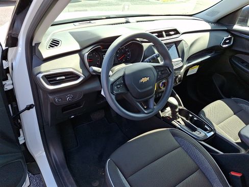 Used 2023 Chevrolet TrailBlazer LS FWD image 25