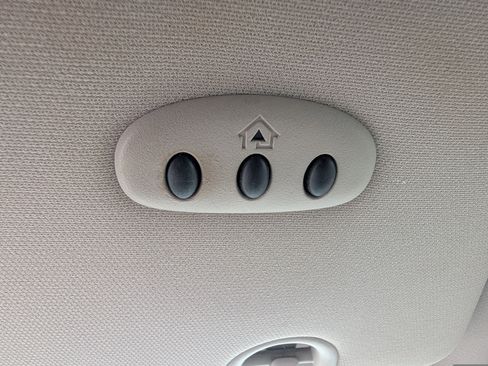 Used 2016 Chrysler Town & Country Touring w/ Driver Convenience Group image 22