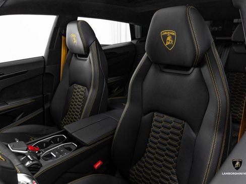 Used 2024 Lamborghini Urus S image 32
