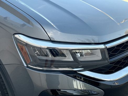Certified 2024 Volkswagen Taos SE FWD image 34