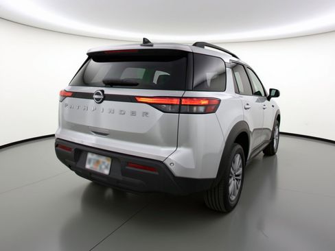 Used 2025 Nissan Pathfinder SV image 9