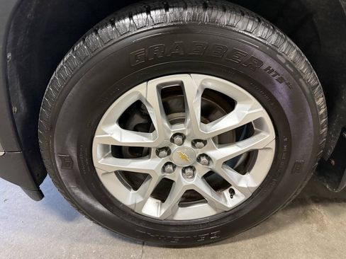 Used 2020 Chevrolet Traverse LT w/ LPO, Floor Liner Package AWD/4WD image 9
