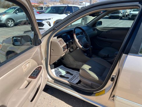 Used 2001 Toyota Camry LE image 10