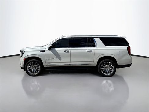 Used 2024 GMC Yukon XL SLT w/ SLT Luxury Package image 4