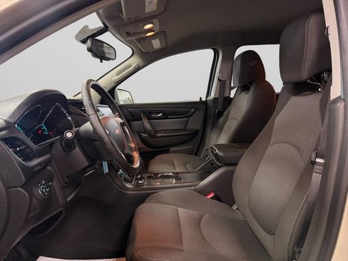 Used 2016 Chevrolet Traverse LT w/ Style and Technology Package FWD image 14