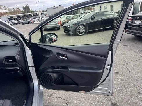 Used 2018 Toyota Prius Two image 12