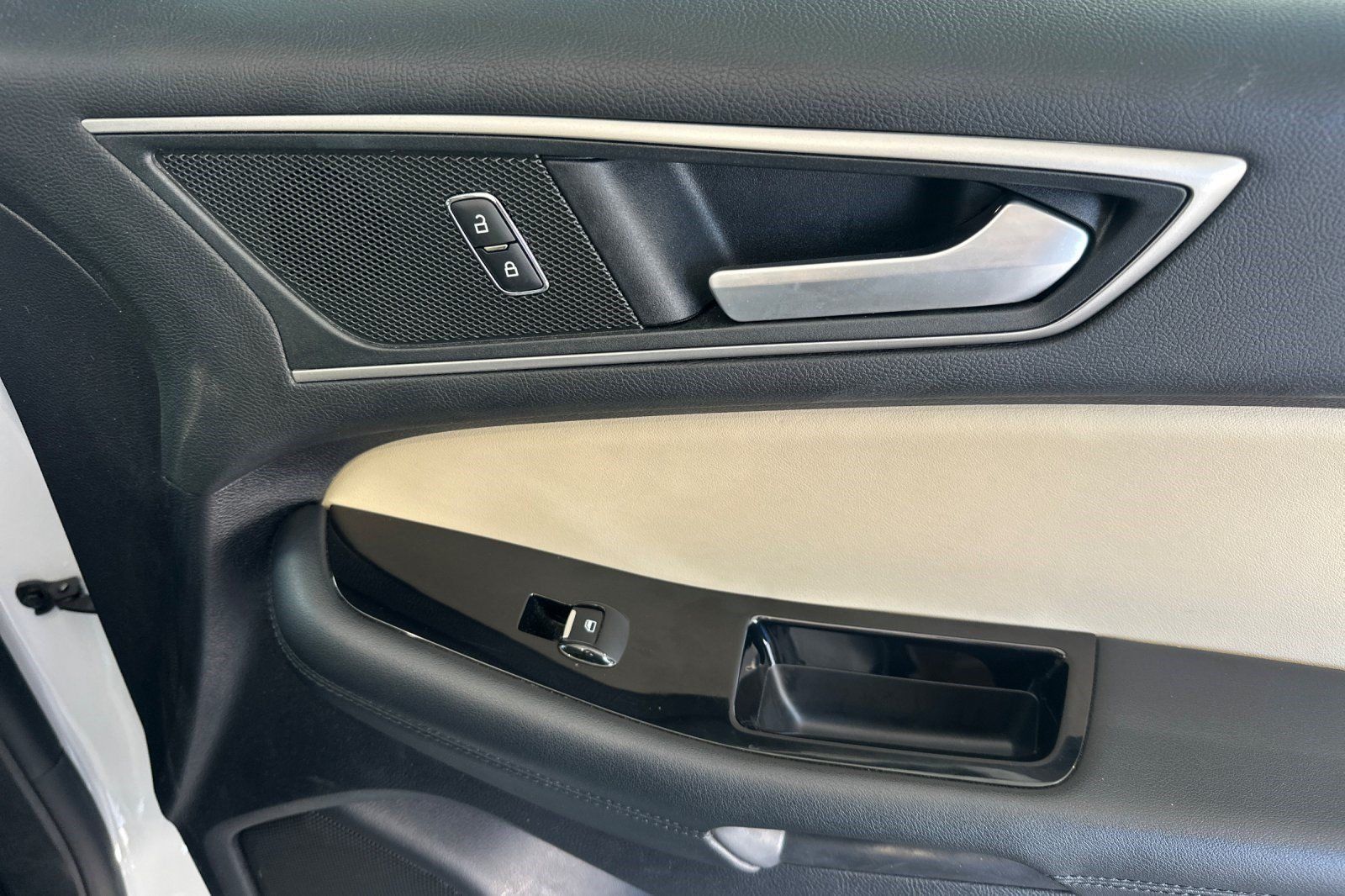 Used 2020 Ford Edge SEL w/ Convenience Package FWD image 22