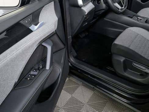 Certified 2025 Volkswagen Tiguan S w/ 18" Wheel Package image 9