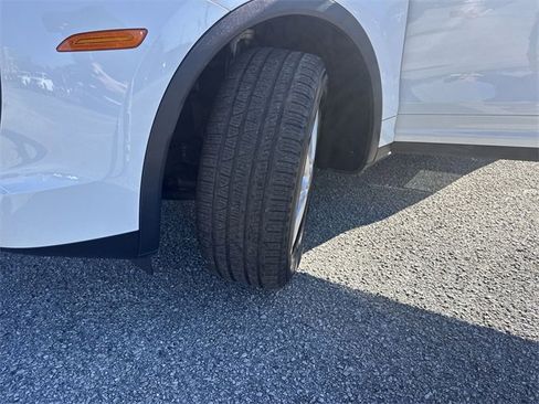 Used 2016 Porsche Cayenne Base image 34