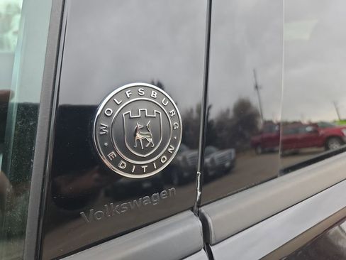 Used 2024 Volkswagen Tiguan Wolfsburg Edition image 17