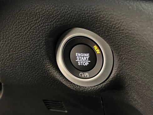 New 2026 Chrysler Pacifica Select image 24