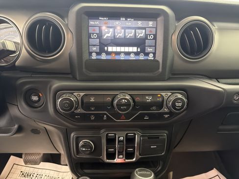 Used 2021 Jeep Gladiator Sport AWD/4WD image 9