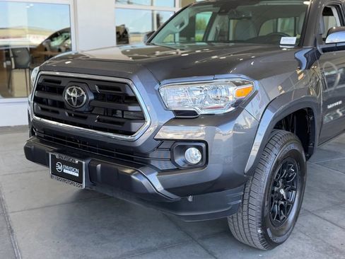 Certified 2019 Toyota Tacoma SR5 AWD/4WD image 3