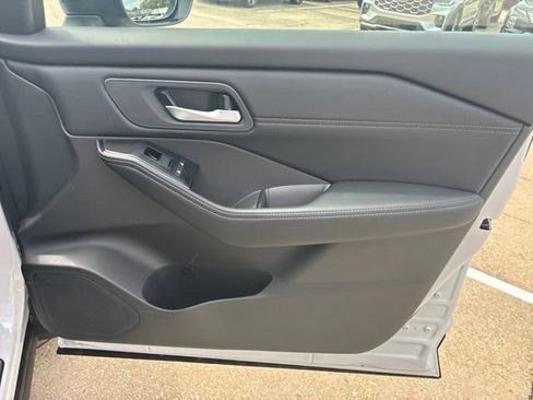 Used 2026 Nissan Rogue Dark Armor FWD image 13