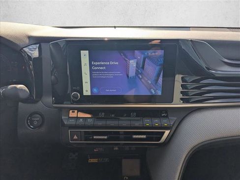 Used 2025 Toyota Camry SE w/ Convenience Package image 12