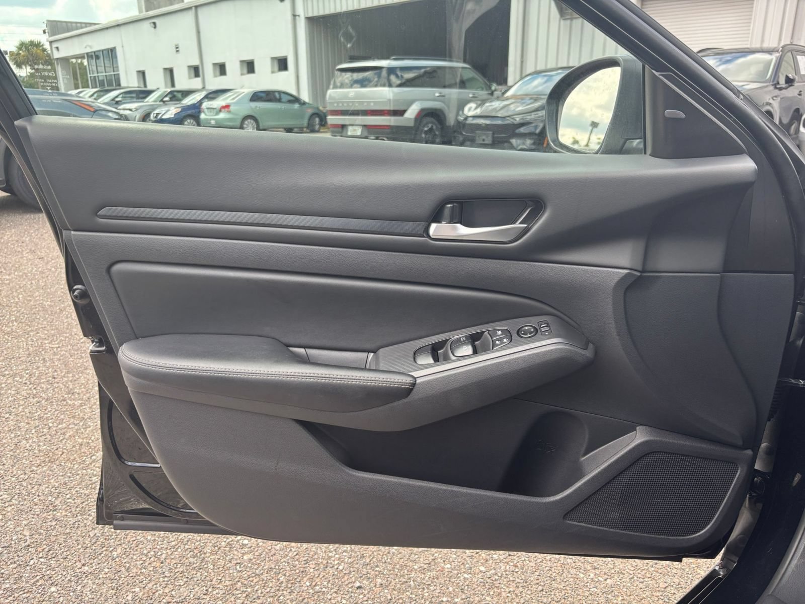 Used 2025 Nissan Altima 2.5 SV FWD image 18