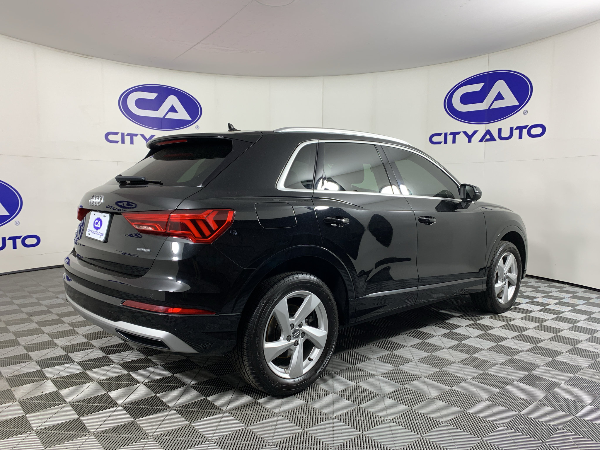 Used 2020 Audi Q3 2.0T Premium AWD/4WD image 3