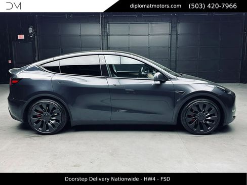 Used 2024 Tesla Model Y Performance AWD/4WD image 8