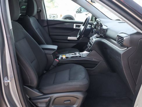 Used 2022 Ford Explorer XLT image 35