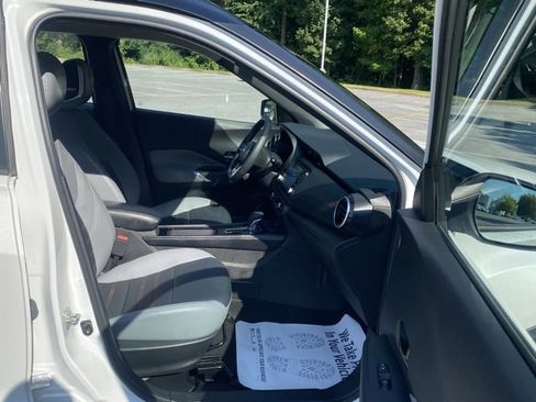 Used 2022 Nissan Kicks SR w/ Premium Package image 25