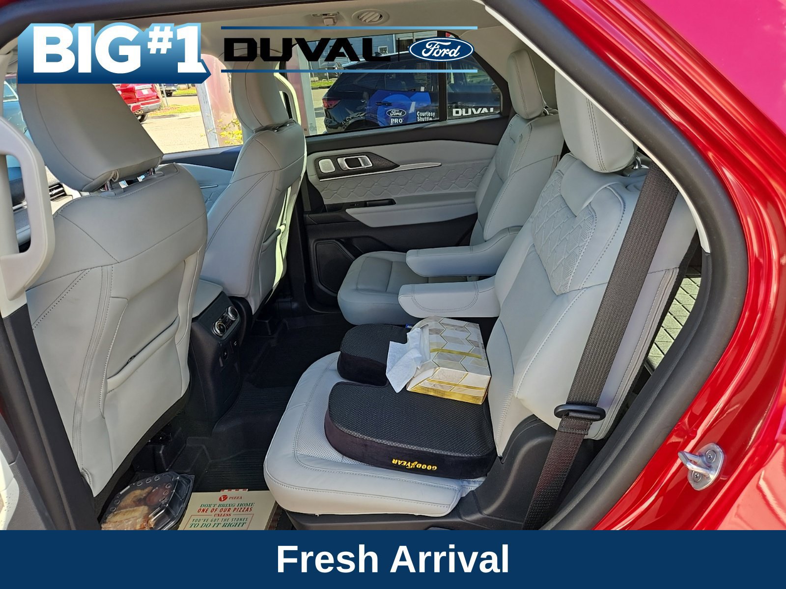 Used 2025 Ford Explorer Platinum w/ Ultimate Package AWD/4WD image 4