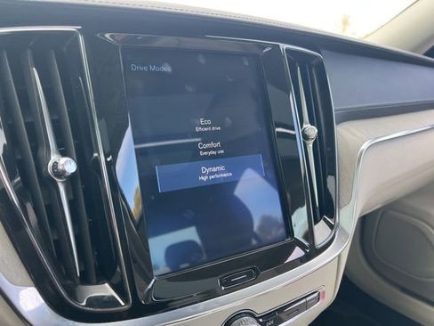 Used 2020 Volvo S60 T5 Inscription w/ Protection Package Premier image 21