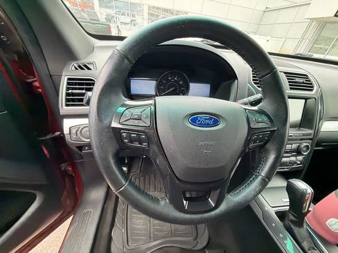 Used 2017 Ford Explorer XLT w/ Equipment Group 201A AWD/4WD image 12