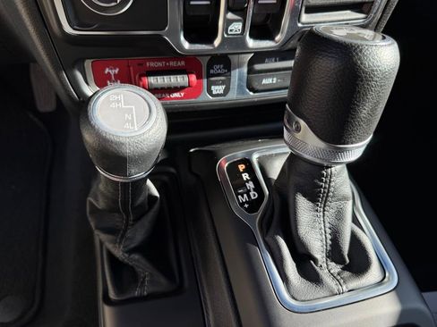 Certified 2024 Jeep Wrangler Unlimited Rubicon w/ Technology Group image 28