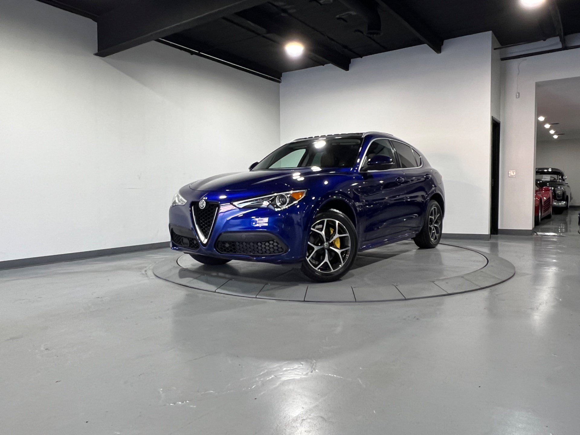 Used 2021 Alfa Romeo Stelvio Ti w/ Premium Package AWD/4WD image 4