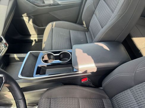 Used 2025 Chevrolet Equinox LT image 40