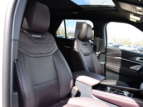 Used 2026 Ford Explorer Platinum w/ LUX Leather Package AWD/4WD image 17