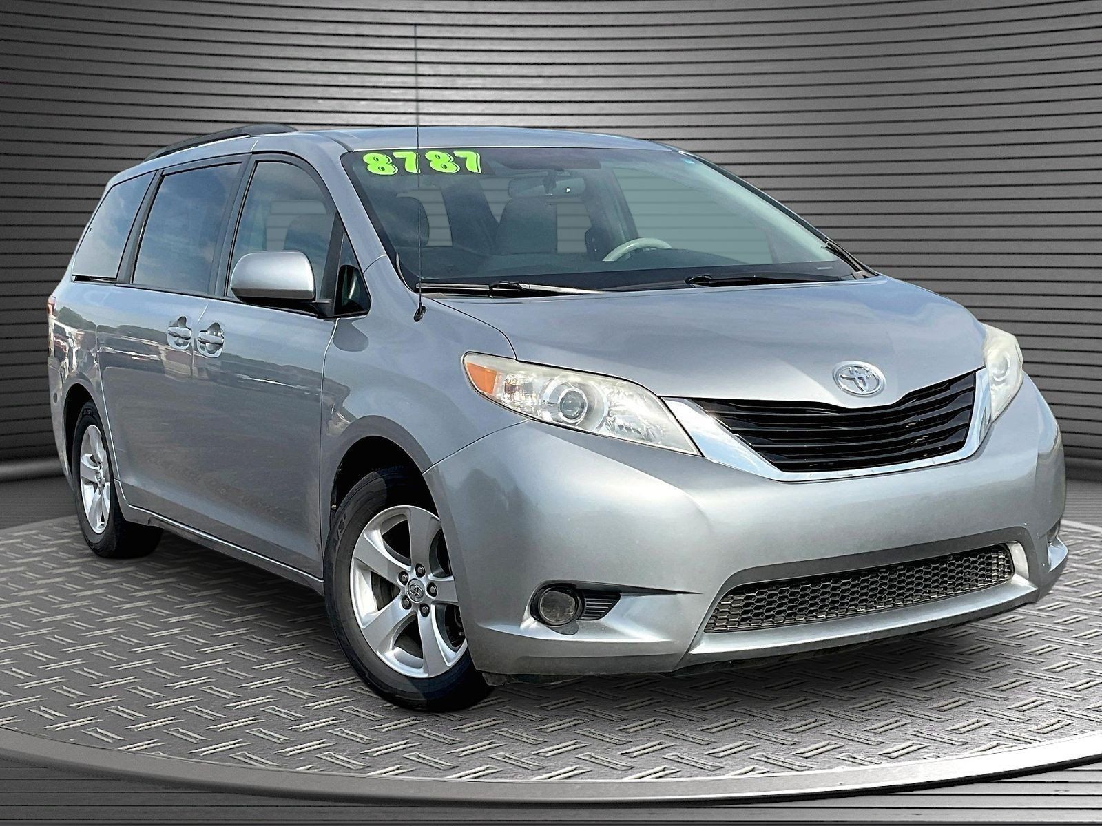 Used 2013 Toyota Sienna LE FWD image 1