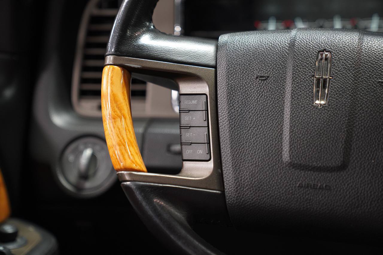 Used 2012 Lincoln Navigator 4WD image 39