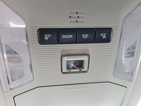 Used 2021 Toyota RAV4 LE image 31